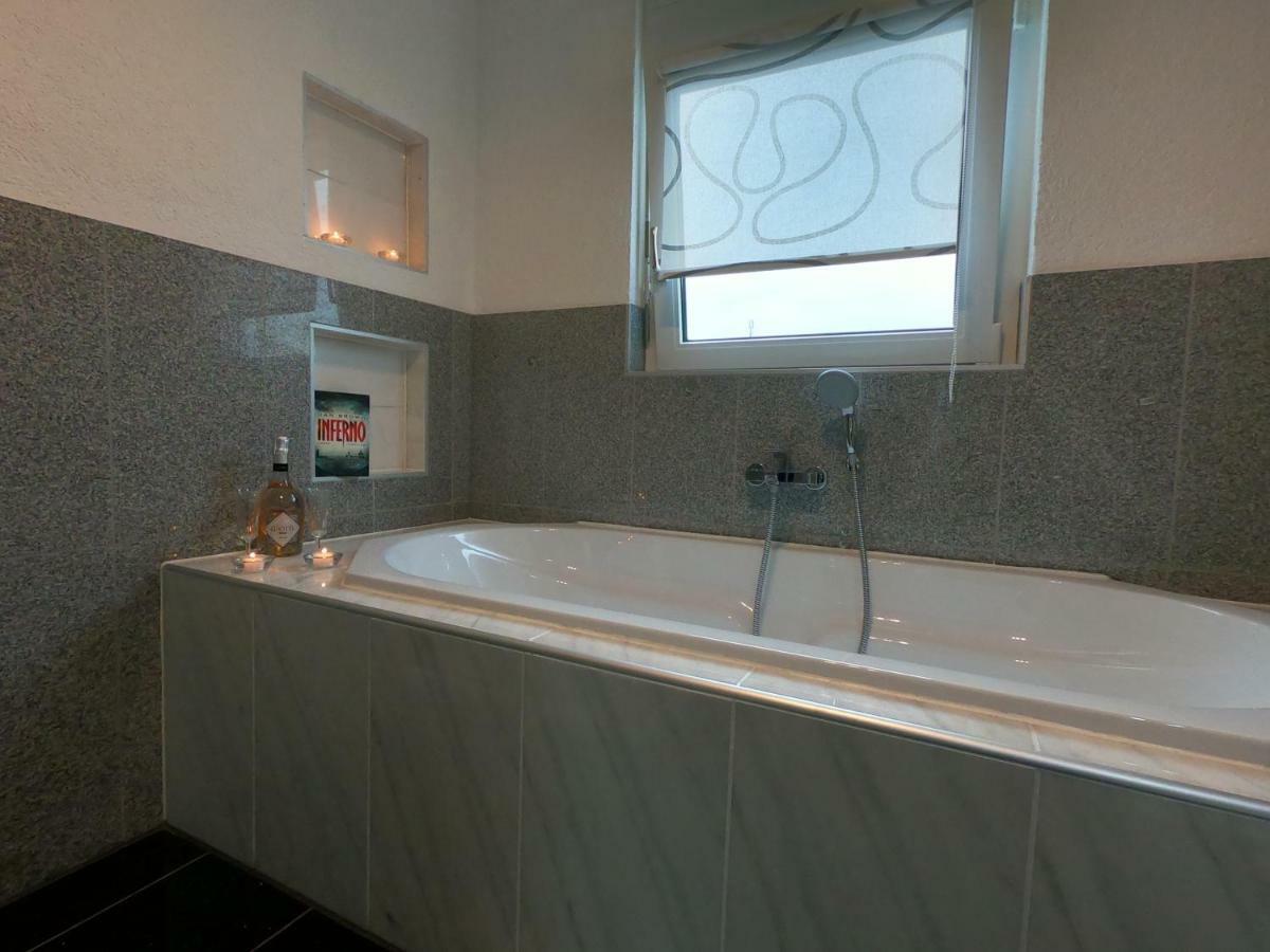 Moderne Helle 2,5 Zimmer Wohnung Mit Grossem Bad Und Kueche In Trossingen Ngoại thất bức ảnh